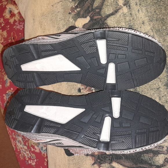 🌺TRUE RELIGION Sneakers - Picture 5 of 7